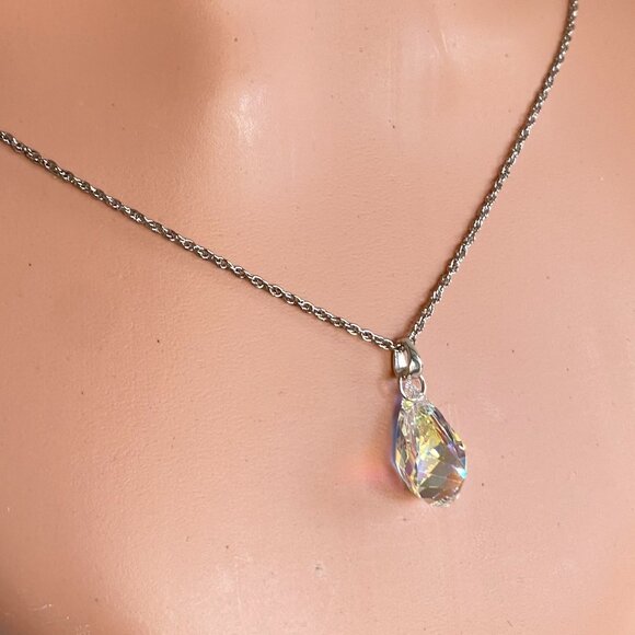 FAC Iridescent Swarovski Crystal Drop Necklace 18" NWT - Picture 3 of 9